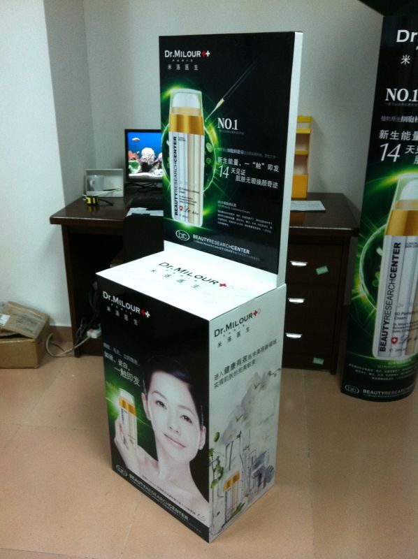 Laminating surface attractive design Cosmetic Display Stands table showcases